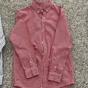 Vineyard Vines Boys button down shirt. Size M (10-12) Red and white